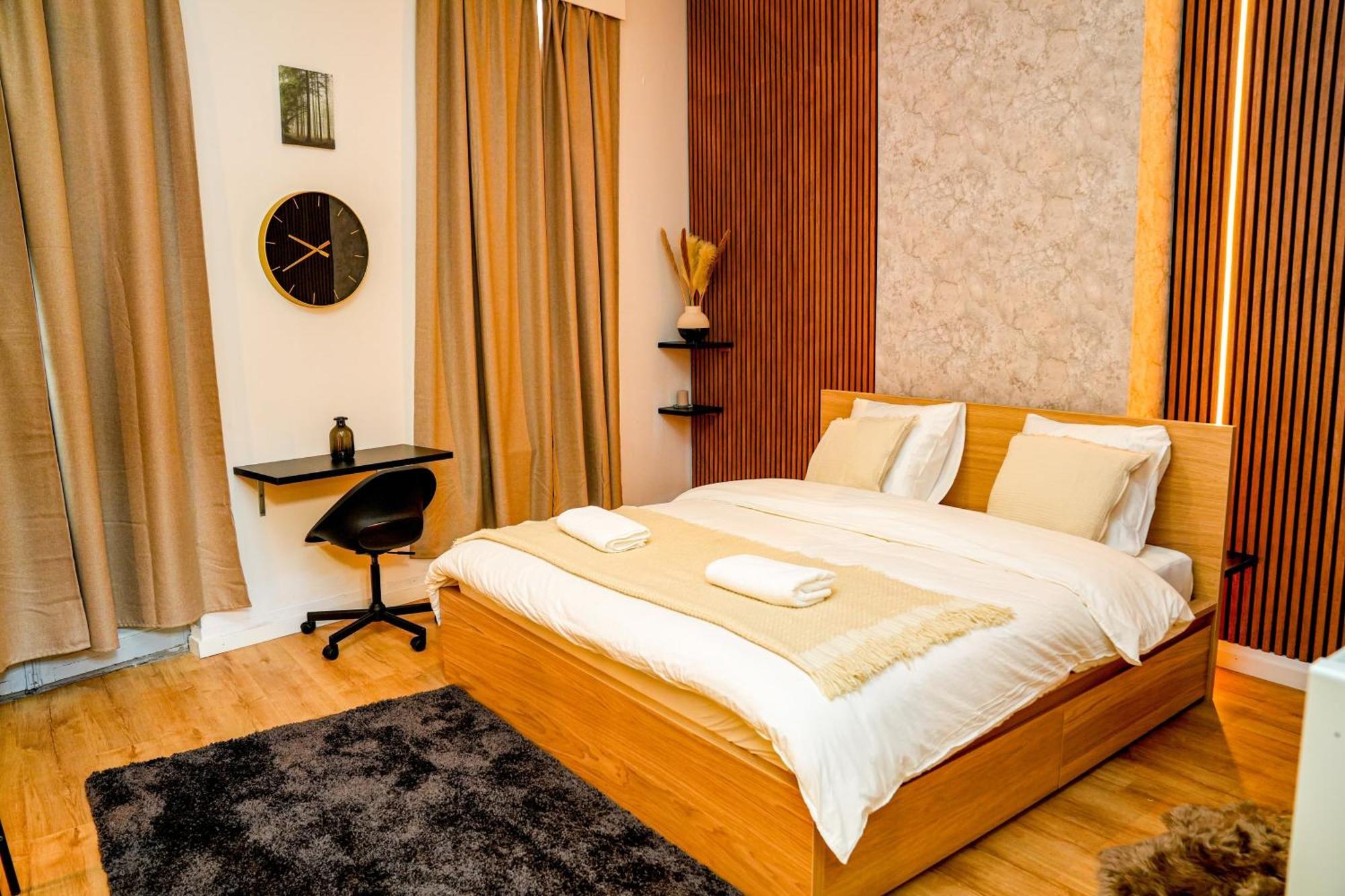 3 Lovely Comfortable At Heart Of * Gent
