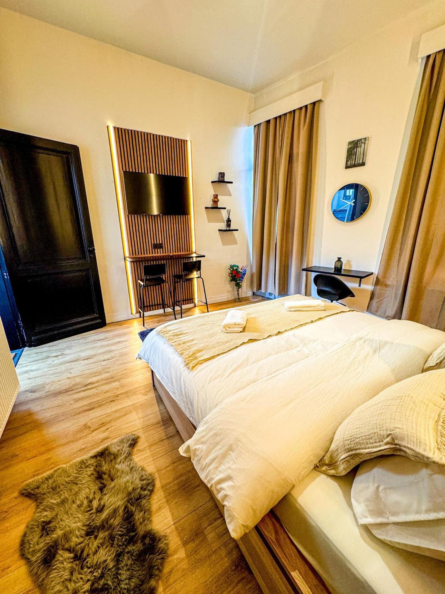 3 Lovely Comfortable At Heart Of Appartement